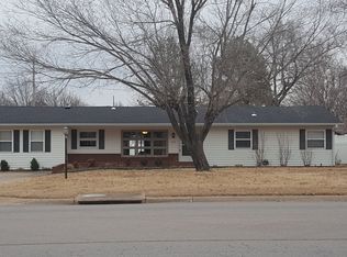 904 S Plummer Ave, Chanute, KS 66720