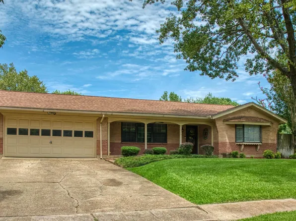 545 Lakeshore Dr, Ennis, TX 75119