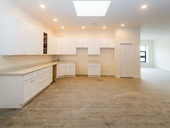 4th image of 4300 W Montrose Ave #1