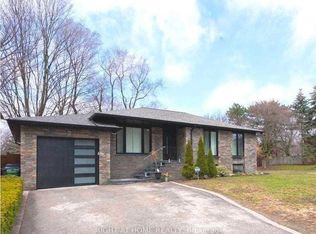 2 Groveland Cres, Toronto, ON M3A 3C5