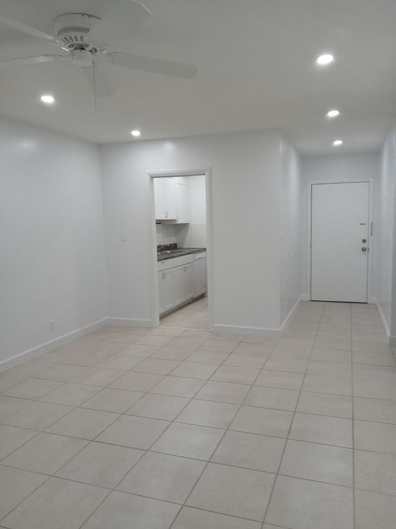 1250 E SAMPLE Road #303, photo 5
