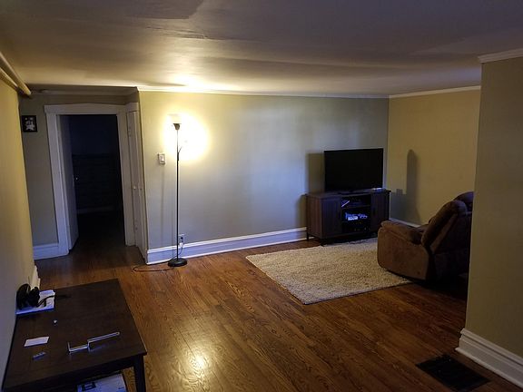 3rd image of 2541 W Wilson Ave APT B