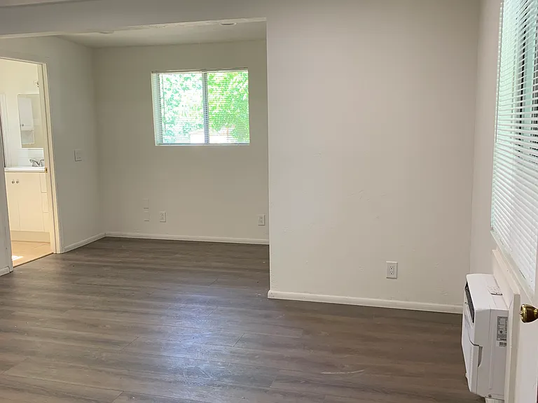 345 Oak Creek Blvd #2 — Photo 3