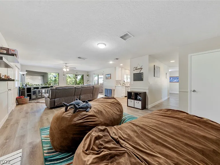 Viewcrest Rd — Photo 9
