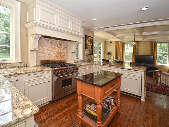 4th image of 4208 Red Bud Pl