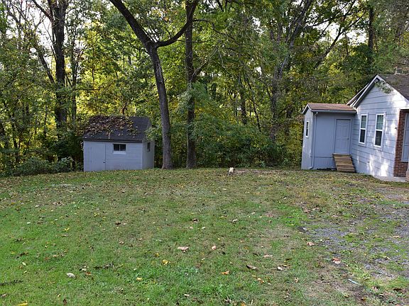 2nd image of 141 Pine Shores Dr