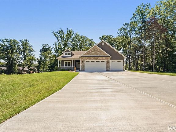 2nd image of 442 Shady Trail Dr