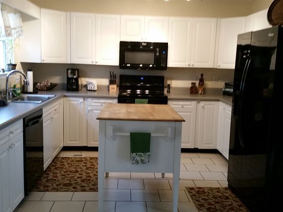 3rd image of 137 Merry Wood Dr