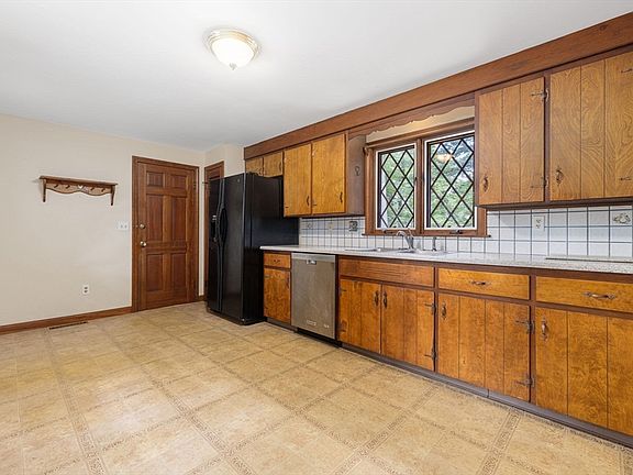 5th image of 46 Homestead Ln