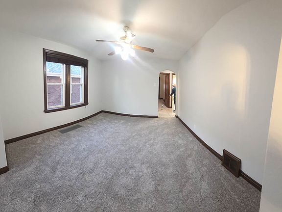 3rd image of 5439 Rhodes Ave