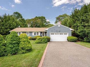 511 Moriches Middle Island Rd, Manorville, NY 11949