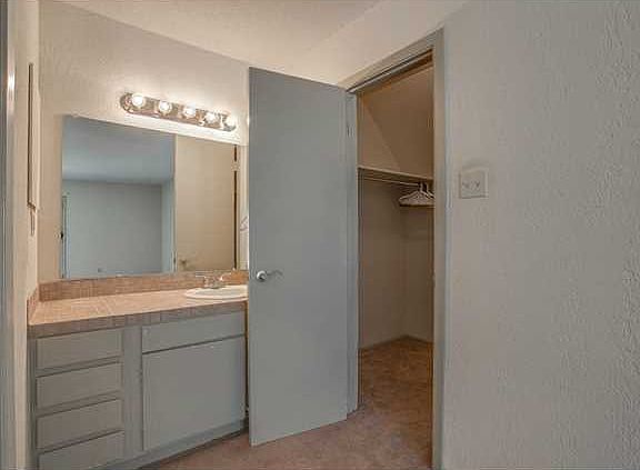 4th image of 4433 N Stanton St