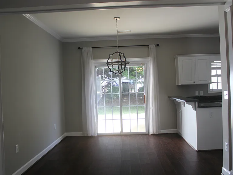 314 Rexford Dr — Photo 2