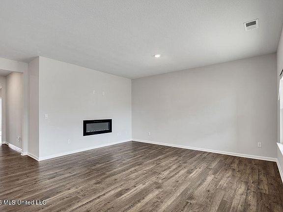5th image of 87 Banks Blvd