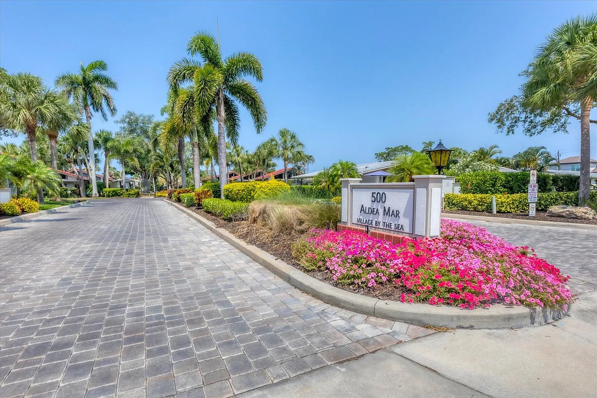 Photo 2 of 34 - 500 Park Blvd S #109 - Venice, FL Building Photo - 500 Park Blvd S #109