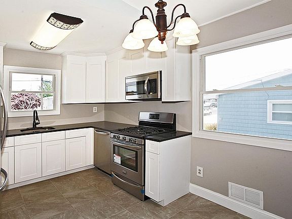2nd image of 70 Archer Ave S