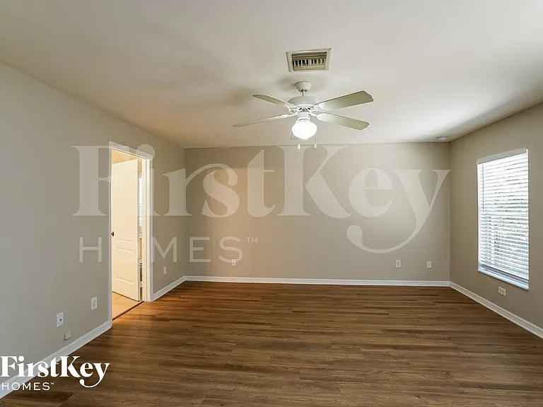 1002 NE 33rd Ln — Photo 7