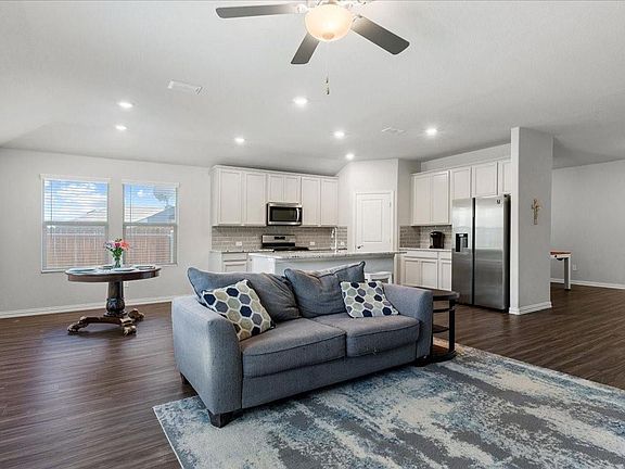 5th image of 2413 Lalun Ln