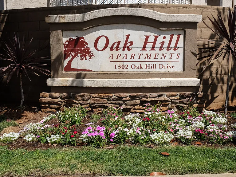 Oak Hill Apartments — Photo 1