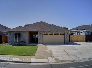 930 Arrowhead Trl, Eagle Pt, OR 97524