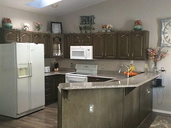 5th image of 302 Goldenrod Dr