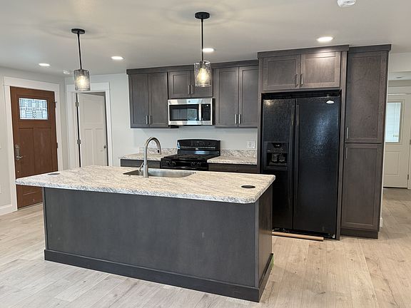 4th image of 2410 Rosewyn Ln