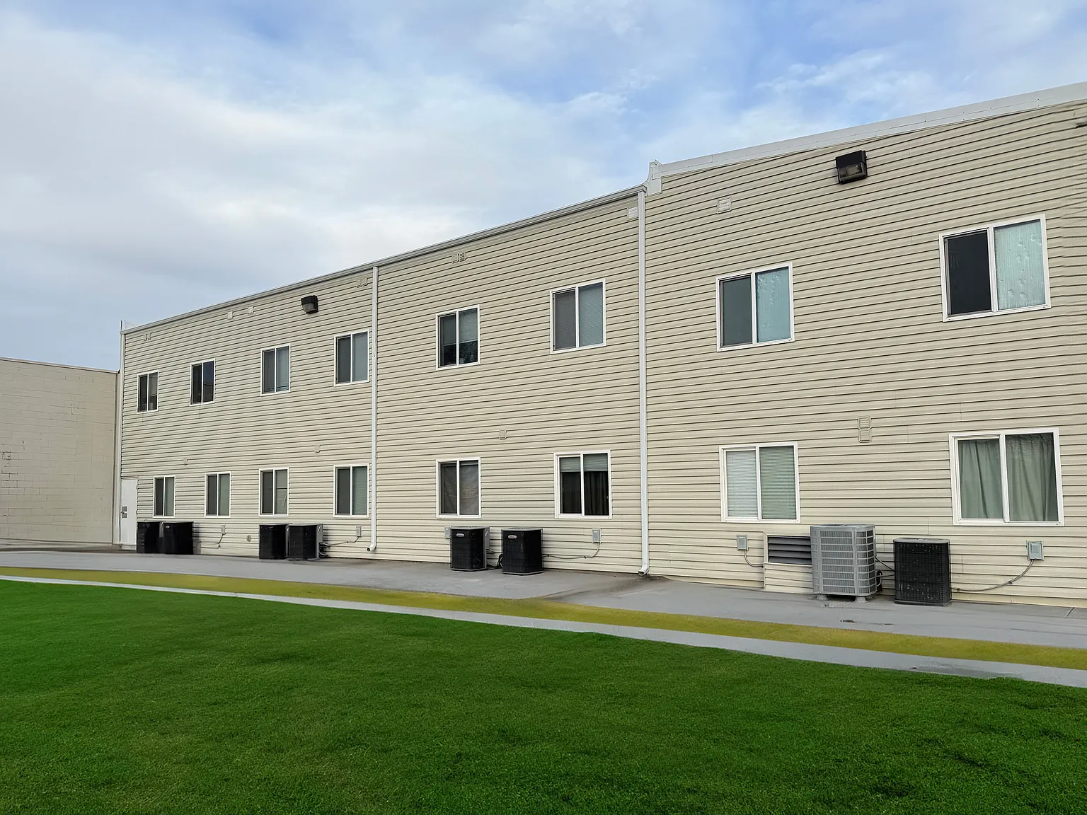 2 bed, 600 sqft, $1,000 — Photo 1