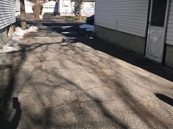 5th image of 16 Brookwood Dr #2