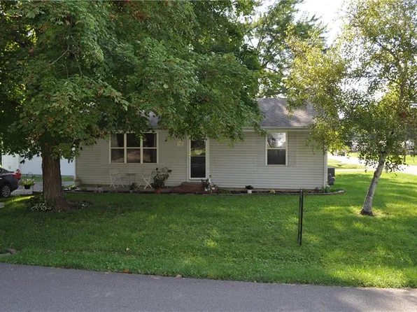 302 S 2nd St, Savannah, MO 64485