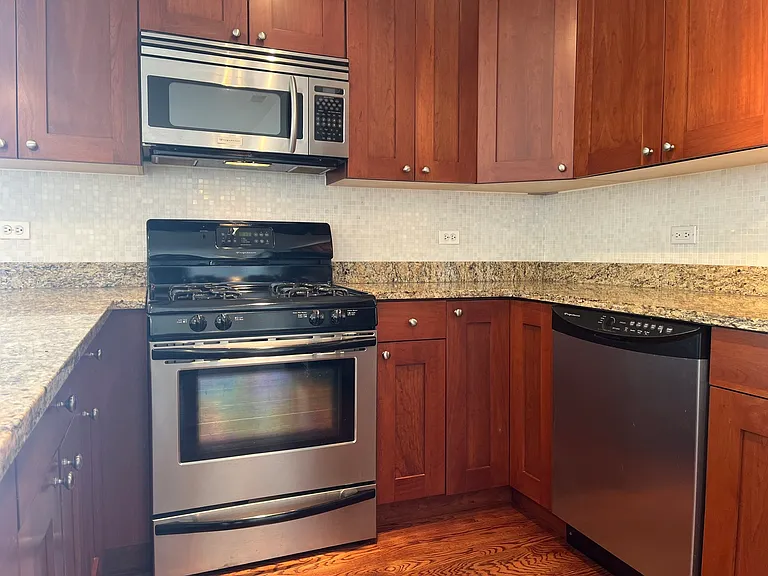 974 W 35th Pl #701 — Photo 8