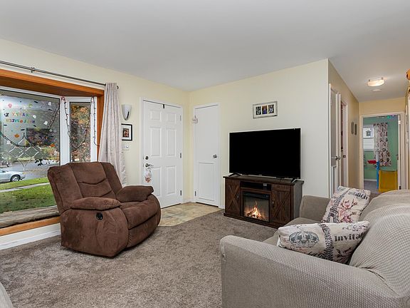 3rd image of 3053 Canterbury Dr