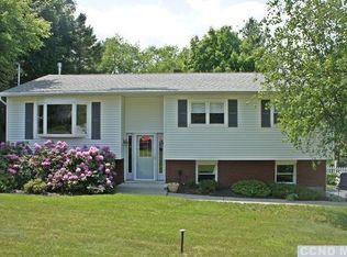 33 Lakeside Dr, Castleton, NY 12033