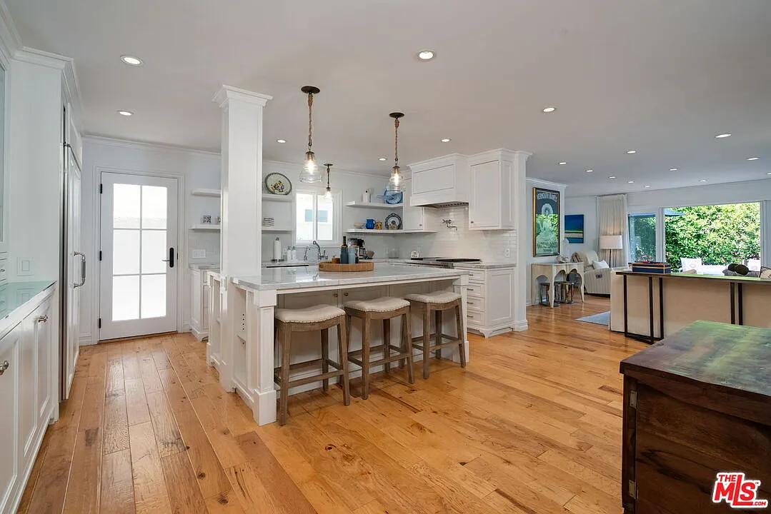 3 bed, 2.5 bath, 1509 sqft, $15,000 — Photo 2