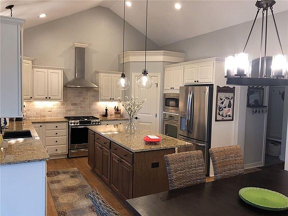 4th image of 4707 NE Seneca Dr