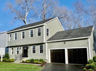 38 Colonial Rd, Webster, MA 01570