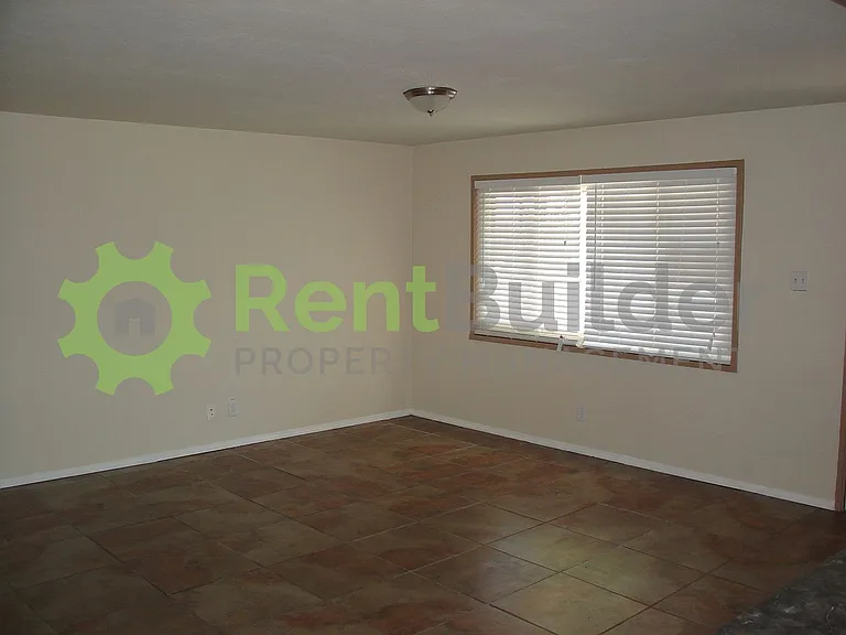 9801 Snow Heights Blvd NE — Photo 18