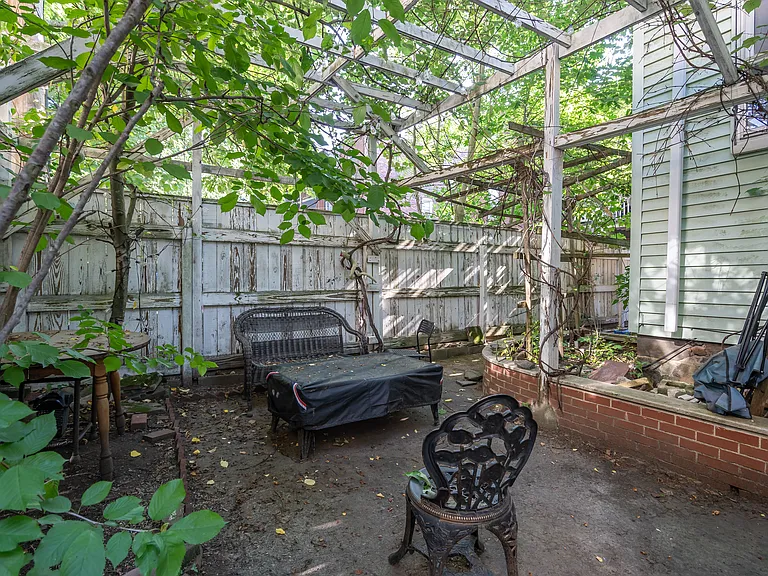 86 Brook St #1 — Photo 33