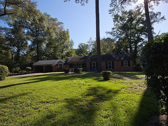 3rd image of 636 Dogwood Dr