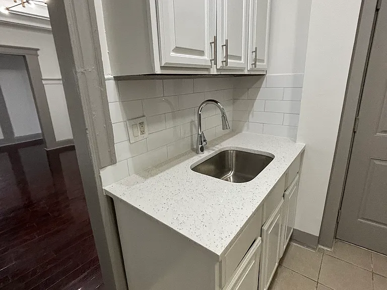 60 N Grove St #6 — Photo 2