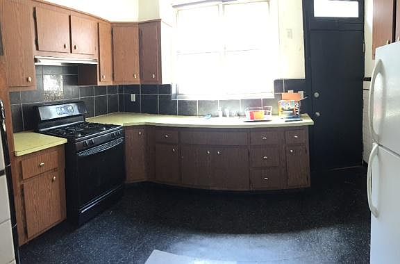 4th image of 2416 S Sartain St