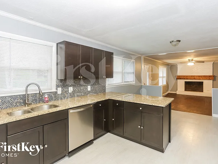 1502 Kingston Dr — Photo 8