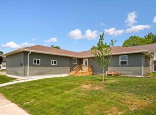 201 N 9th St, Montezuma, IA 50171