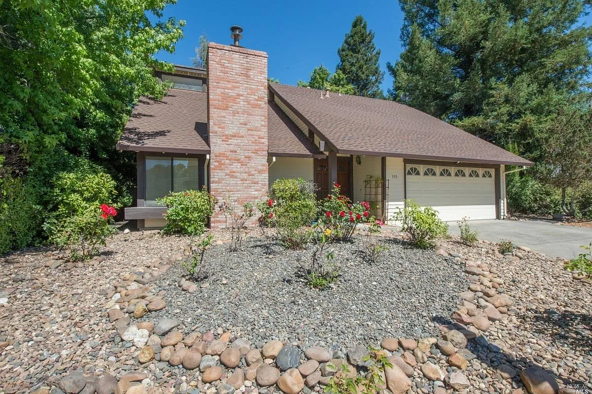 333 Bond Ave photo 1