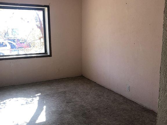 5th image of 324 Perez St
