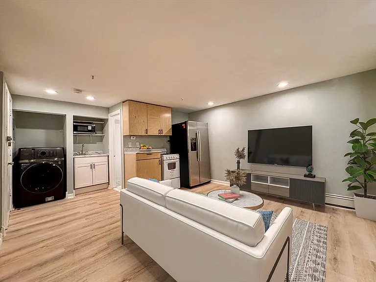 511 Beacon St #3 — Photo 4