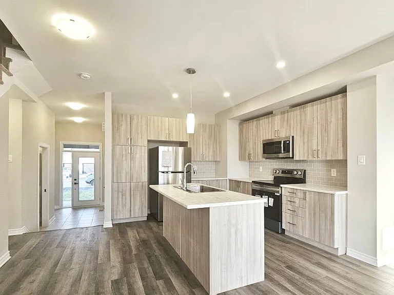 72 Richelieu St — Photo 1