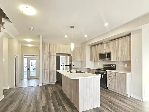 72 Richelieu St Photo 1