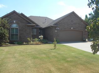 2300 E North Lake View Ln, Mustang, OK 73064