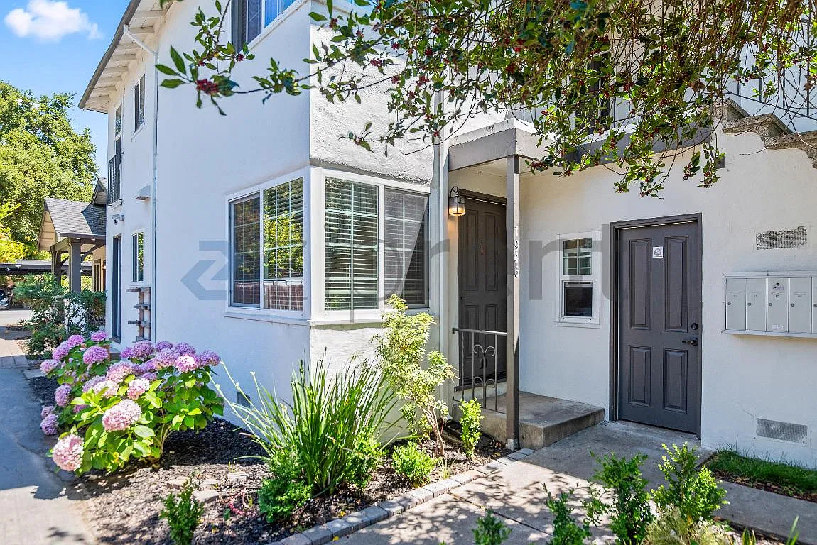 2 bed, 900 sqft, $3,895 — Photo 3