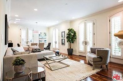 4th image of 132 S Crescent Dr APT 101